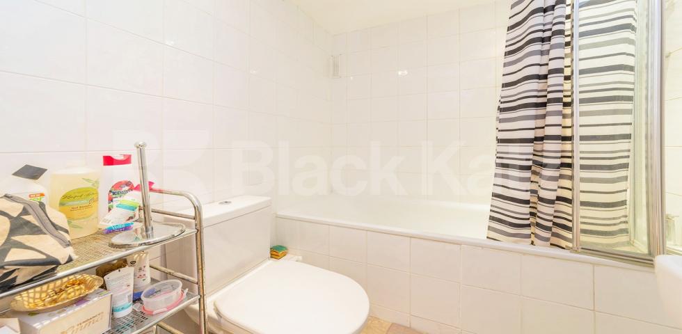 			NO TENANTS ADMINISTRATION FEES , 3 Bedroom, 1 bath, 1 reception Flat			 Shepherds Bush Green, Shepherds Bush